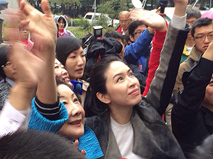 蔡依珊該不該放棄加國籍？線上辯論