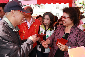 陳菊初三參拜發送紅包 祝福市民平安健康