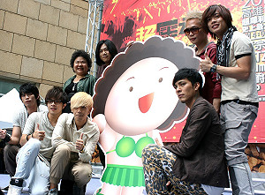 五月天犀利趴破10萬  花媽將火辣現身