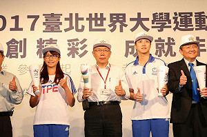 柯文哲沒看總統記者會  反熬夜看小英新書