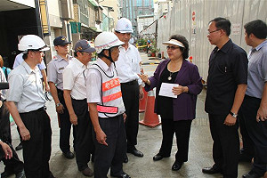 施工不當損鄰成危樓  陳菊：重懲建商