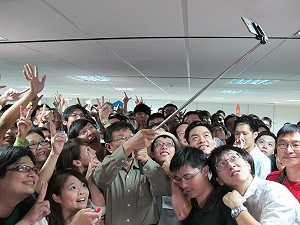 連自比釋迦牟尼普渡眾生  柯P： 阿彌陀佛