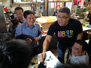 南僑副董列顧問  連：未了解事實前不批判