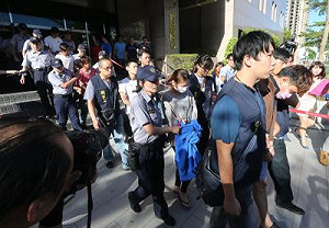 警遭圍毆致死  主嫌等15人依殺人罪移送