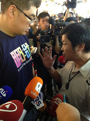 連勝文花市掃街 民眾不滿政策稱「投不下去」