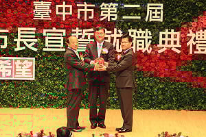 讓民眾有感  林佳龍上任隔天視察BRT