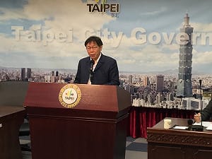 坦承收禮失言  柯P：要上外交禮儀課了