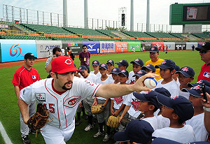 高雄幸運小球員  獲MLB球星親自指導