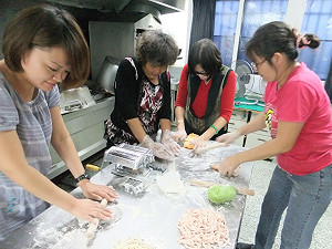 食在安心！  林口樂齡中心自製五行拉麵