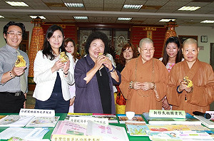 助新住民  陳菊讚信徹寺入世態度