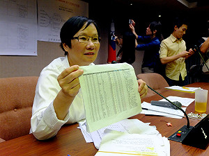 控柯P用台大帳戶洗錢  羅淑蕾赴北檢告發