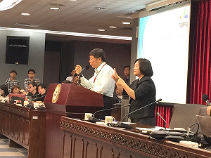 大巨蛋很頭痛 柯P：雙方冷靜想好後再談