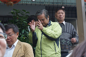 籲自強里長別激動 柯P：活下來看我做多好