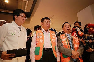 柯P駁郭董：不要希特勒、蘇聯發展模式