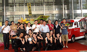 攤鋪融入美景 高雄「創意餐車」開賽