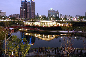 秋紅谷得獎  腦筋急轉彎代表作