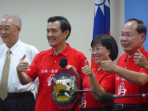 暗指賴清德「邪魔」？馬送黃秀霜劍獅