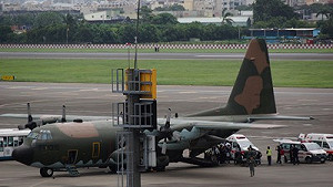 率先爬出機艙求救  洪郁婷狀況穩定