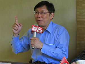 柯P幫連講話：2百人買頂新  不該只抓他