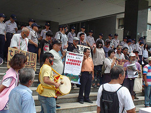 居民抗議  馬頭山掩埋場業者涉違法開路