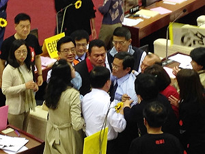 綠議員杯葛郝龍斌　陳政忠疑高血壓發作