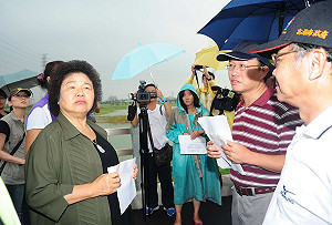 鳳凰蓮步輕移 高市整備防洪