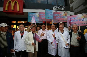 柯P：沒面對面治療連勝文槍傷