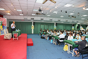 教青年成功祕訣  胡志強送24字箴言