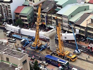 台中捷運鋼軌掉落 4人無生命跡象