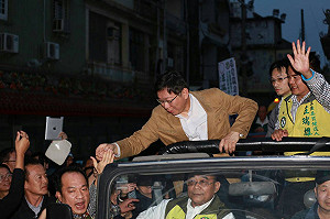 赴屏東替莊瑞雄助選 柯文哲受民眾熱烈歡迎