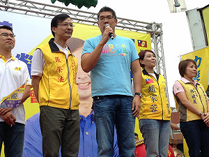 柯批連戰年齡歧視 連緩頰：鼓勵世代交替