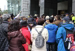 大學詩鄉抗議市府核准排水涵管上方開發