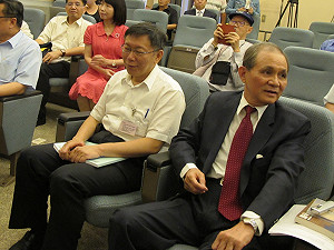 用蔡正元是連陣營自爆？  柯P：不評論