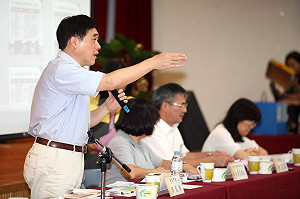 郝：市政建設不用換市長就能打掉重練