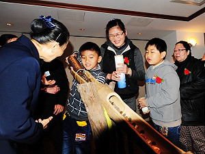 夫癌逝獨養子 單親媽存錢助人