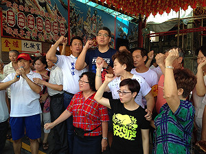 連勝文石牌關廟行程 賴素如陪同祈福