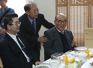 郝柏村：連勝文敗選 中華民國會亡國