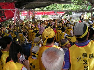 「殯葬園區滾!」後龍居民埋鍋造飯反對