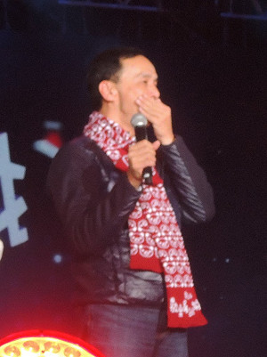 新北耶誕演唱會 朱立倫遭乾冰嗆頻咳嗽