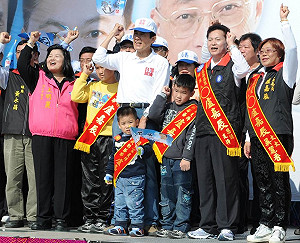 替盧嘉辰站台  馬幾乎全程用台語演講