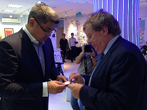 和英國會議員會談  連：英選舉人身攻擊較少