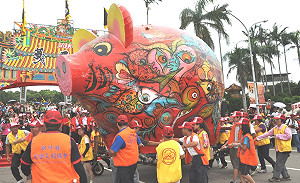 新竹縣義民文化祭開鑼 萬人挑擔踩街