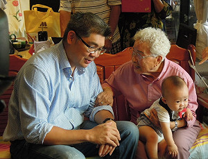 探視百歲人瑞  連勝文推1區1長照中心