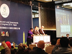 替父緩頰  郝：中華民國前途由全體國民決定