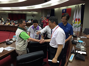 怨大龍國宅 里長：柯獲1百個讚我得1百個幹