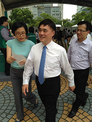 謝立功做好參選準備  郝讚優秀公務員