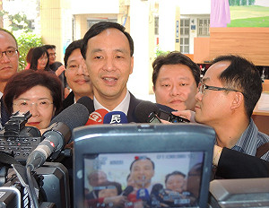 被納入台北市長民調？  朱立倫：笑笑就好