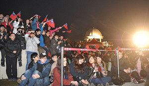 新北三貂角燈塔元旦升旗  林慶台領唱國歌