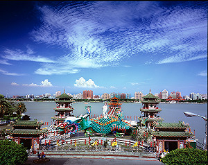 頂級郵輪抵高雄 歐美客指定遊蓮池潭