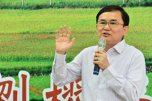 劉櫂豪參選台東縣長  黃健庭：對手是自己